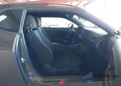 2021 Dodge Challenger Sxt z USA, uszkodzony, nr VIN 2C3CDZAG0MH542643